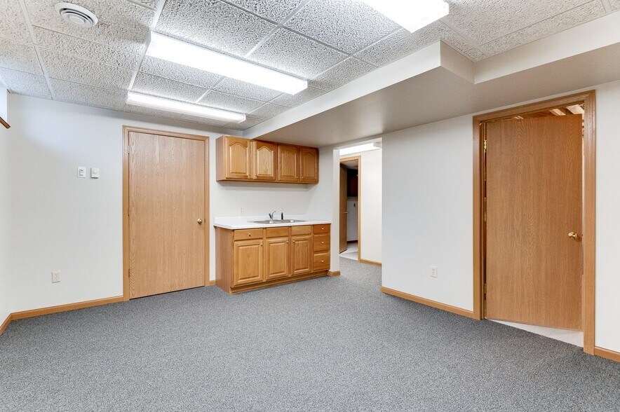 More Photos Of 12392 Pleasant Ave, Becker Office For Lease