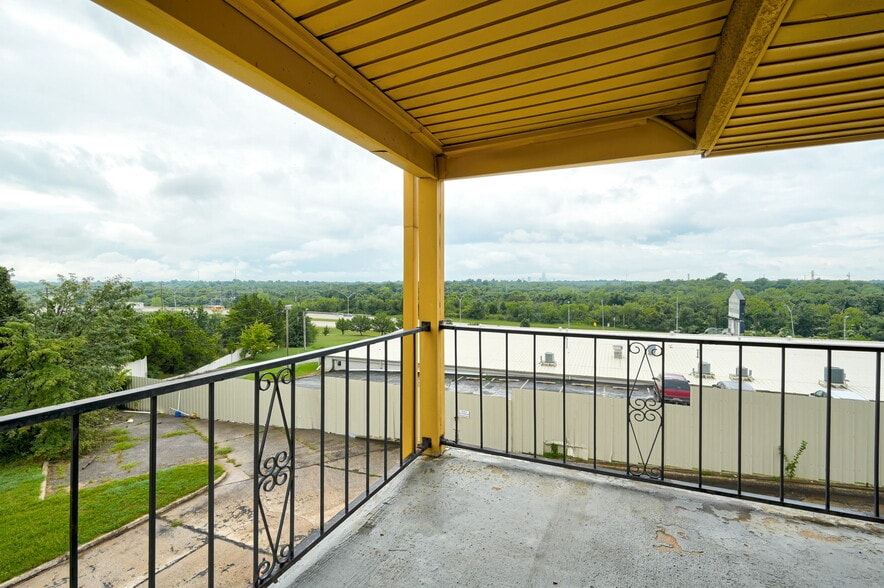 More Photos Of 1400 NE 63rd St, Oklahoma City Hotel For Sale