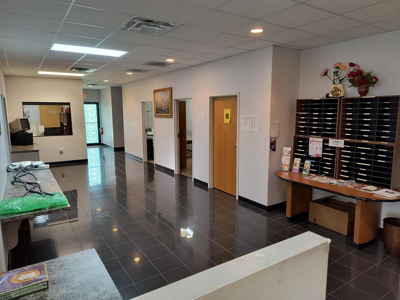More Photos Of 9801-9805 Prairie Ave, Highland Medical For Lease