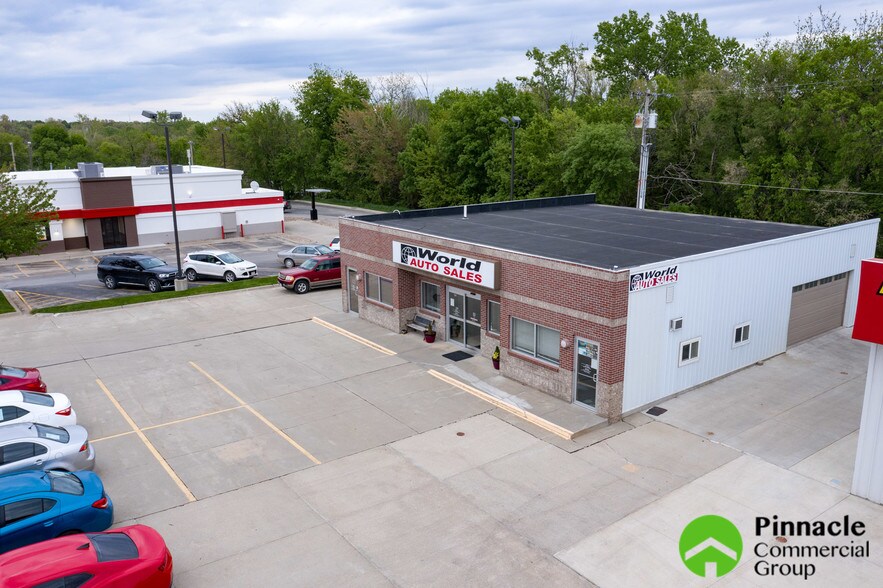 More Photos Of 1651 S 11th St, Nebraska City Showroom For Sale