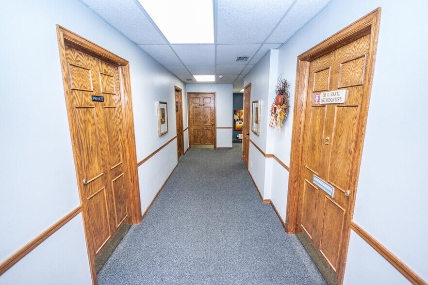 More Photos Of 1305 Chestnut St, West Bend Medical For Lease