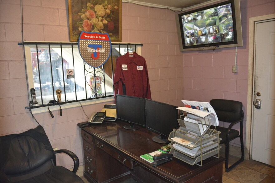 More Photos Of 15500 Vincennes Rd, Phoenix Auto Repair For Sale
