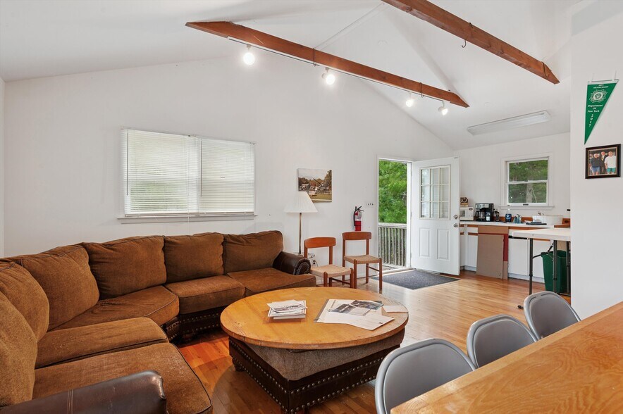 More Photos Of 290 Montauk Hwy, East Hampton Restaurant For Sale