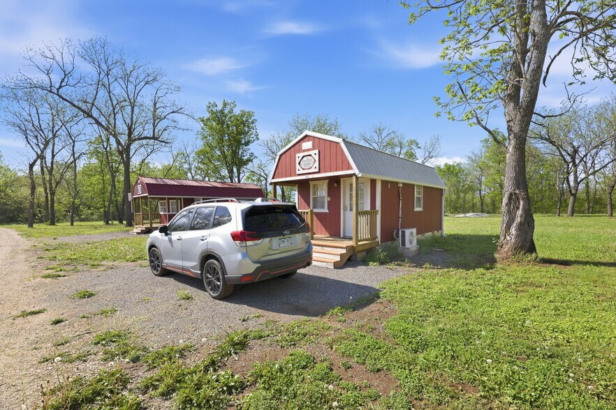 More Photos Of 74 2nd St, Moran Trailer Camper Park For Sale