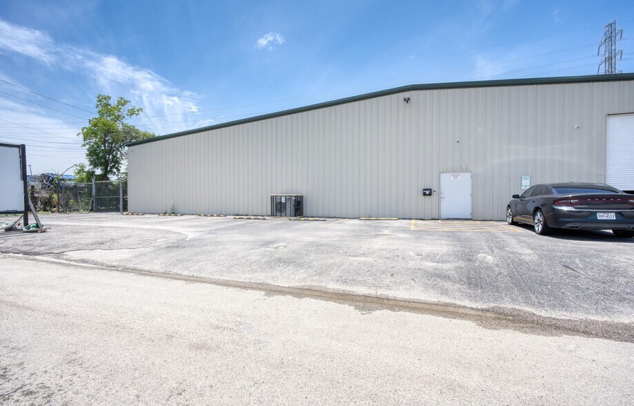 More Photos Of 403 Kraft St, San Antonio Manufacturing For Lease