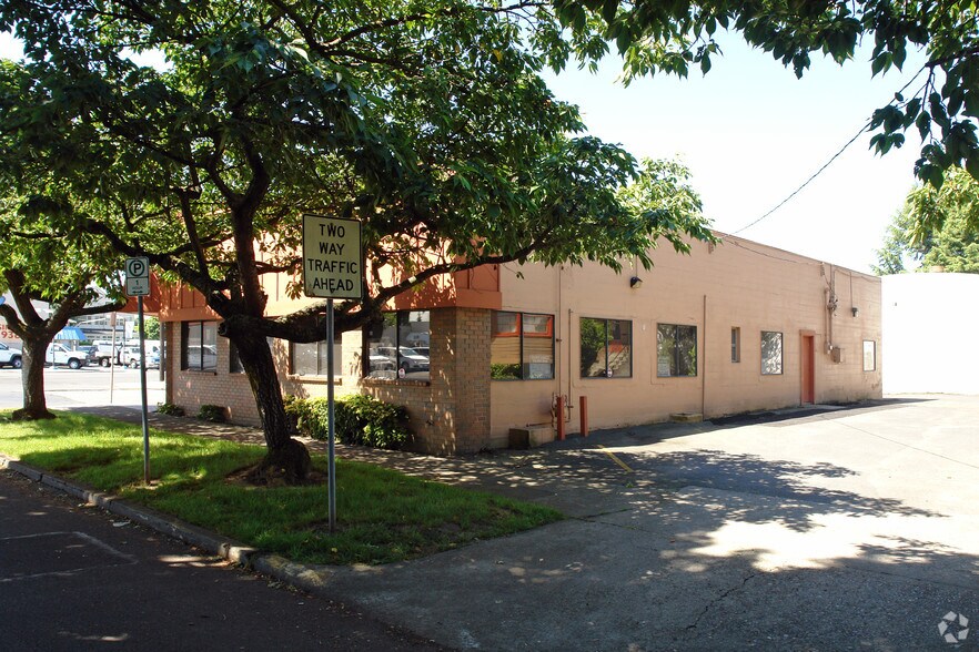 More Photos Of 2229-2235 NE Sandy Blvd, Portland Office For Lease