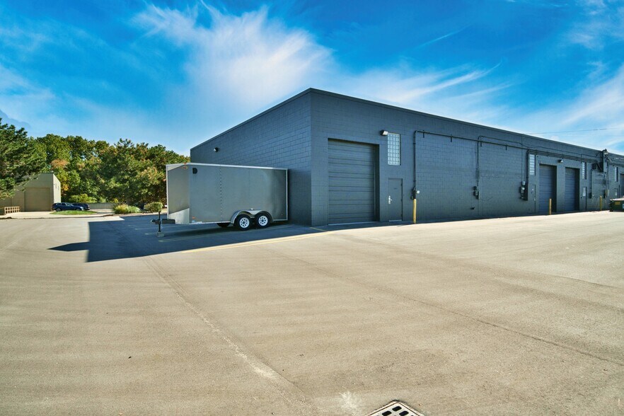 More Photos Of 11887-11897 Belden Ct, Livonia Warehouse For Lease