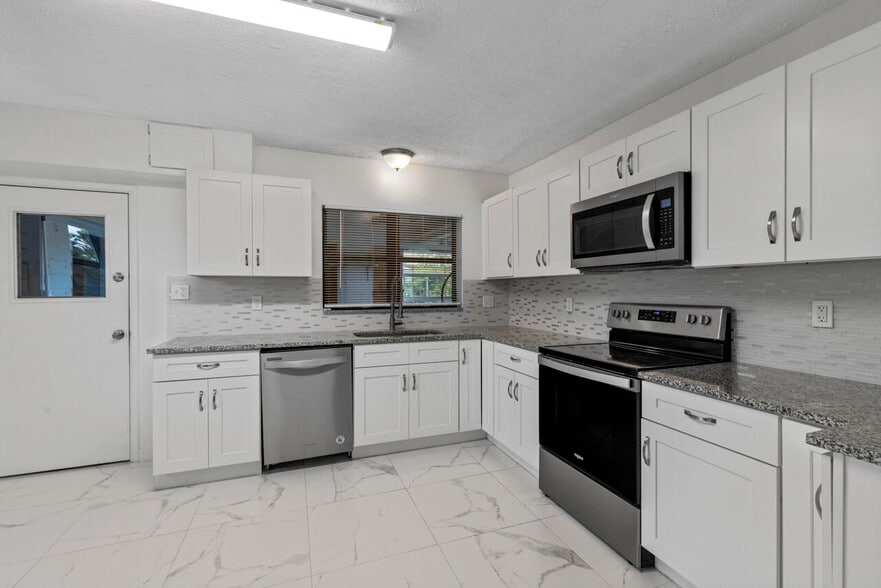 More Photos Of 1412 Bayshore Dr, Fort Pierce Multifamily For Sale
