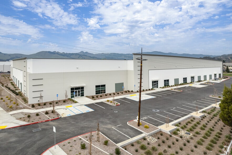 More Photos Of 4700 Business Center Dr, Fairfield Warehouse For Lease