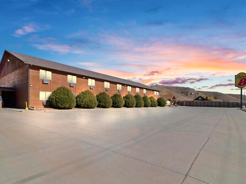 More Photos Of 1412 Warm Springs Dr, Dubois Hotel For Sale