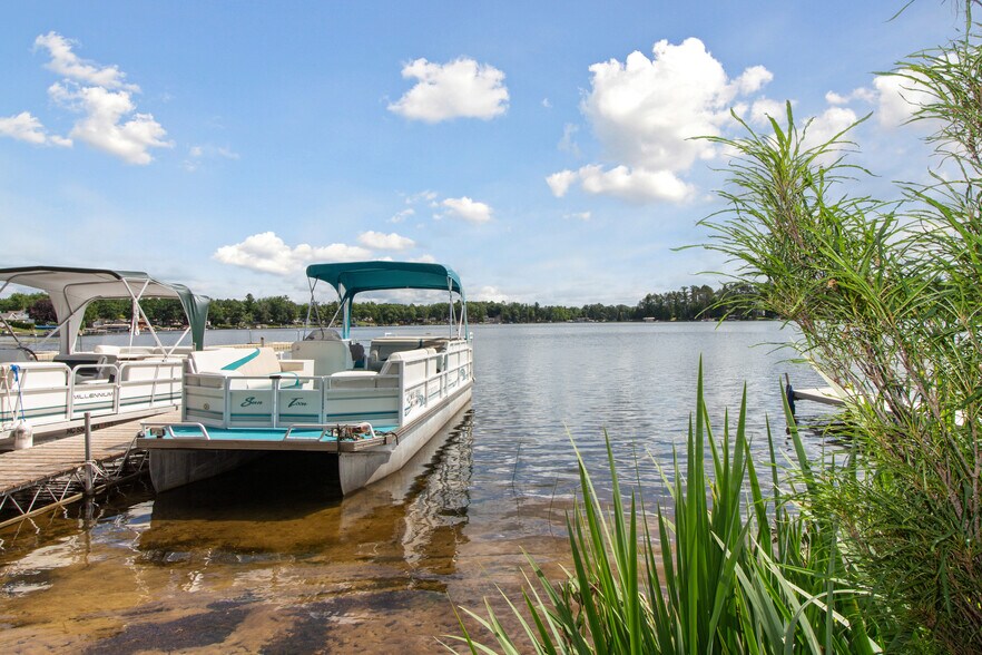 More Photos Of 4998 Main Ext, Long Lake Hospitality For Sale