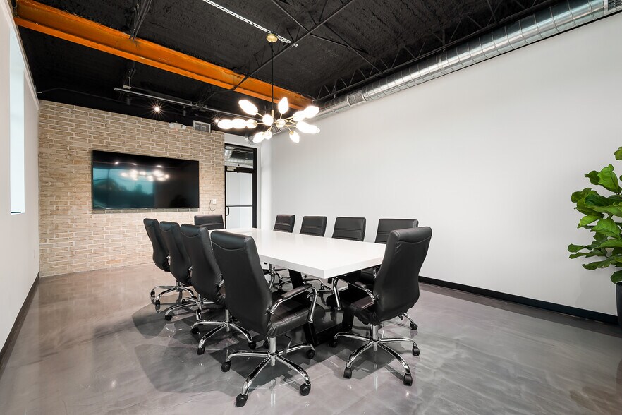 More Photos Of 804 Pecan Blvd, McAllen Coworking Space