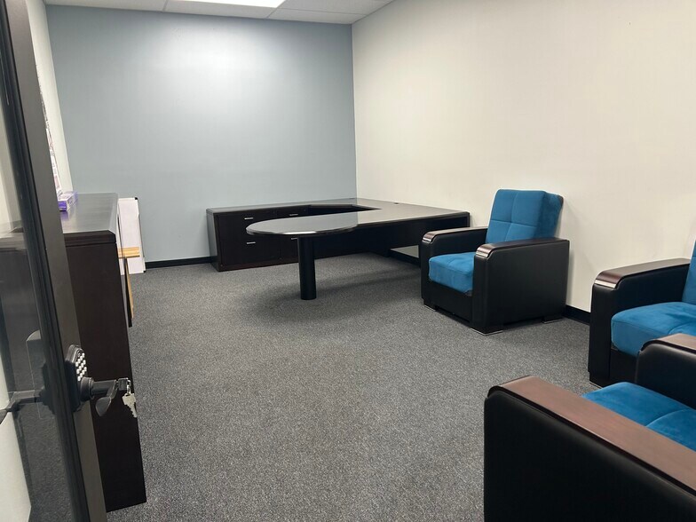 More Photos Of 13747 S Western Ave, Blue Island Warehouse For Lease
