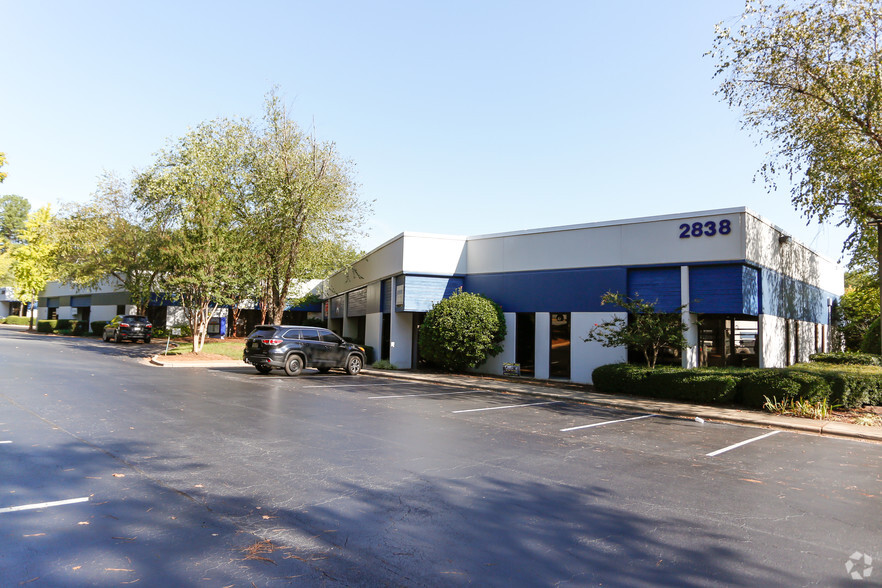 Primary Photo Of 2838 Queen City Dr, Charlotte Flex For Lease