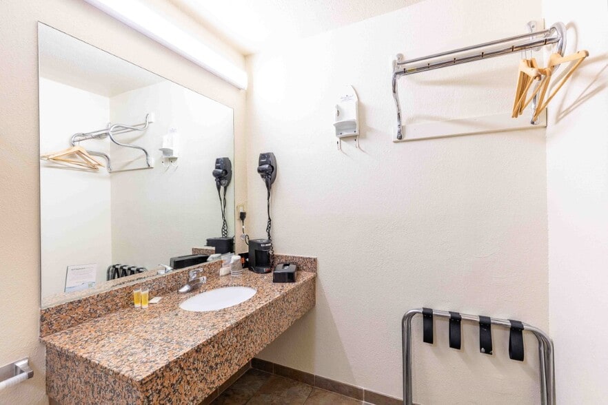 More Photos Of 8217 S I-35 Service Rd, Oklahoma City Hotel For Sale