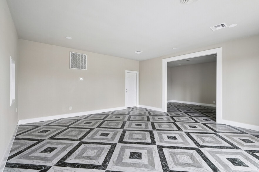 More Photos Of 2920 Golfcrest Blvd, Houston Industrial For Lease