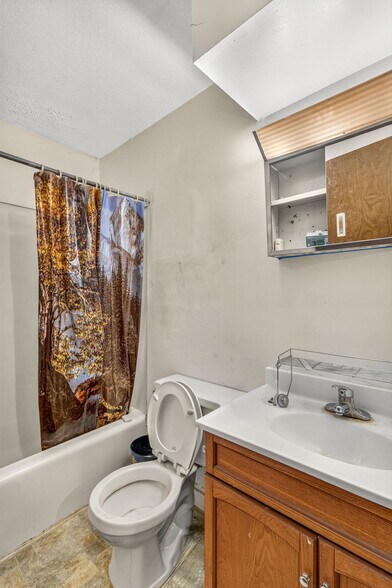 More Photos Of 875-885 25th St, Lincoln Apartments For Sale