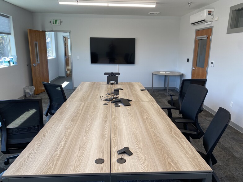 More Photos Of 210 Wasco Loop, Hood River Industrial For Lease