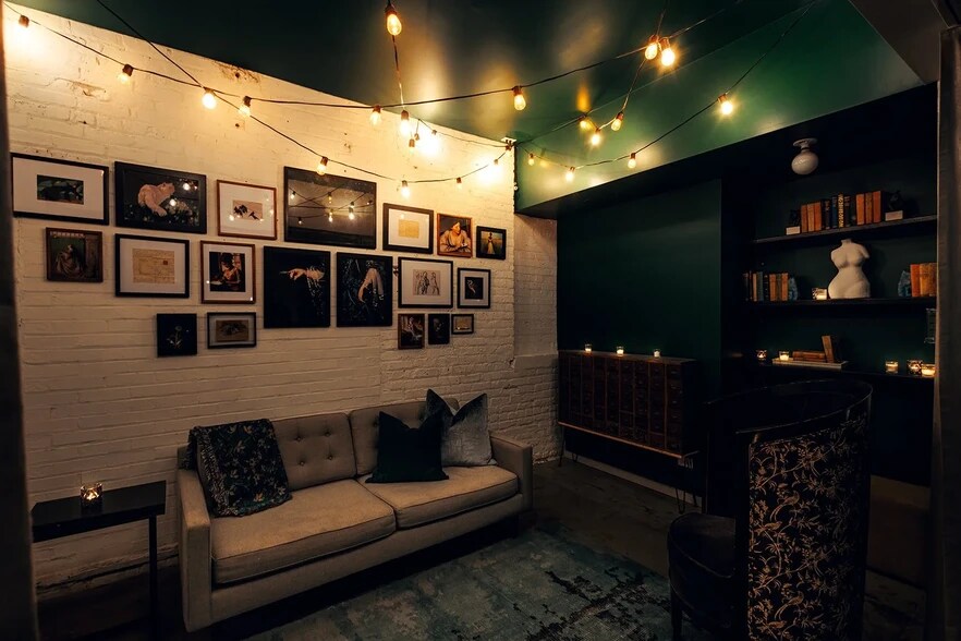 More Photos Of 3146 W Chicago Ave, Chicago Showroom For Sale