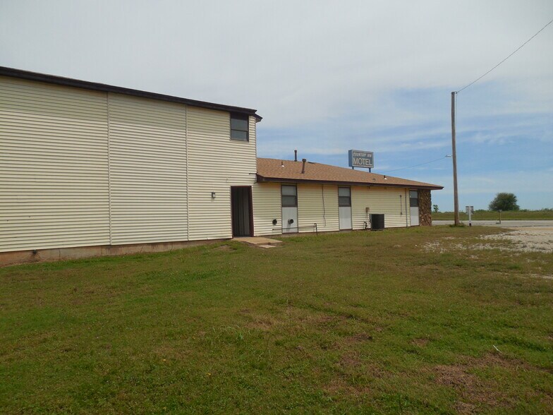 More Photos Of 10226 S 81 Hwy, Waukomis Hotel For Sale