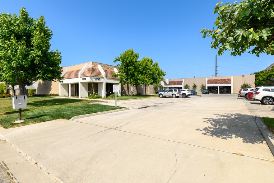 More Photos Of 1595 Walter St, Ventura Warehouse For Lease
