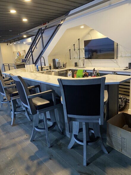 More Photos Of 2212 Ferry Rd, Naperville Industrial For Sale