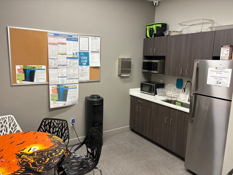 More Photos Of 623 Trestle Pt, Sanford Warehouse For Lease