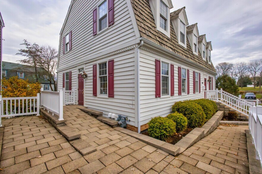 More Photos Of 1615 W Colonial Pky, Inverness Office For Sale