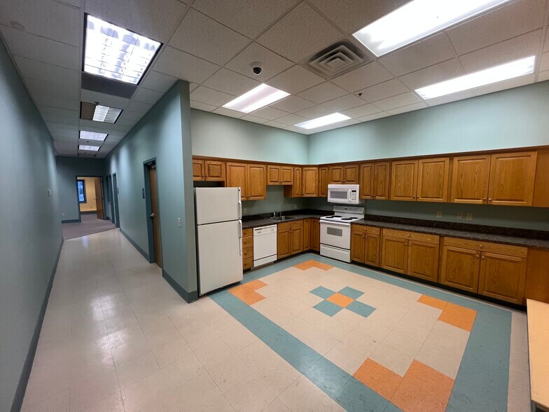 More Photos Of 59 Chennel Dr, Concord Office For Sale