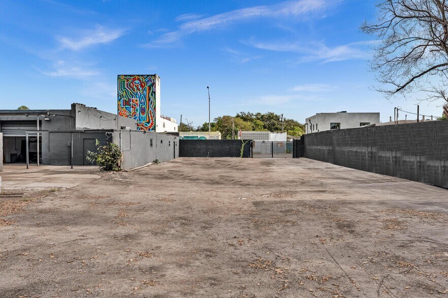 More Photos Of 570 NW 54th St, Miami Auto Repair For Lease