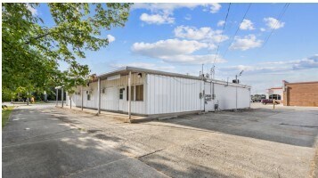 More Photos Of 1402 N Eaton St, Albion Freestanding For Sale