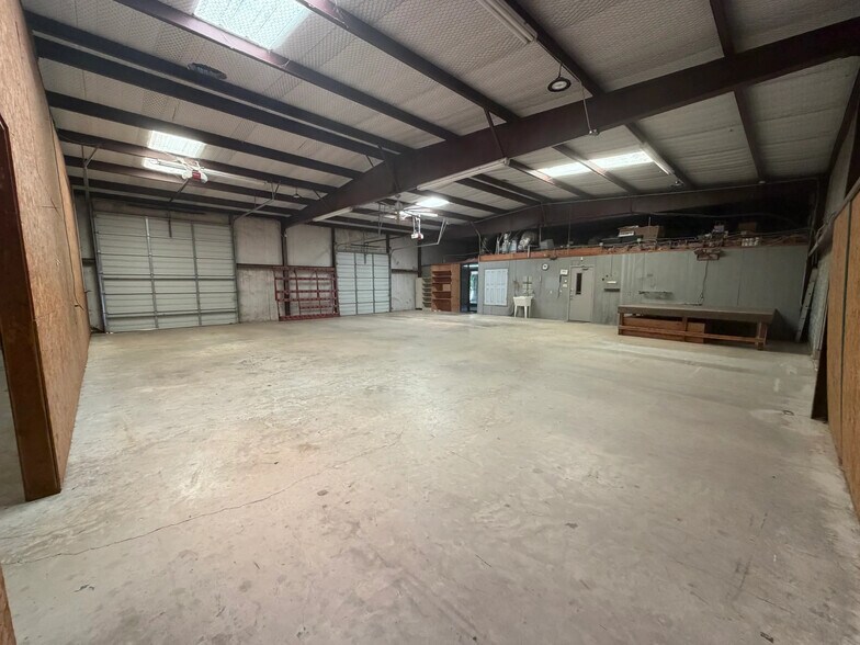 More Photos Of 120 Taylor Plaza Dr, Greenville Flex For Lease