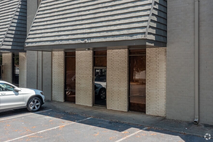 More Photos Of 2095 General Truman St NW, Atlanta Warehouse For Lease