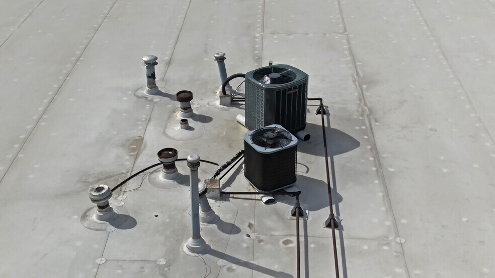 More Photos Of 3616-3618 Dividend Dr, Garland Manufacturing For Sale