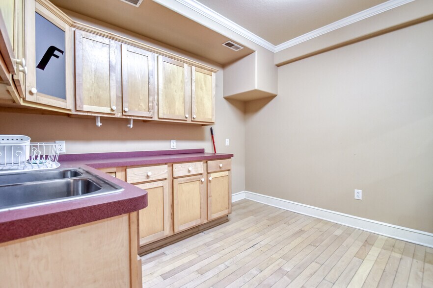 More Photos Of 4199 Main St, Perry Flex For Sale