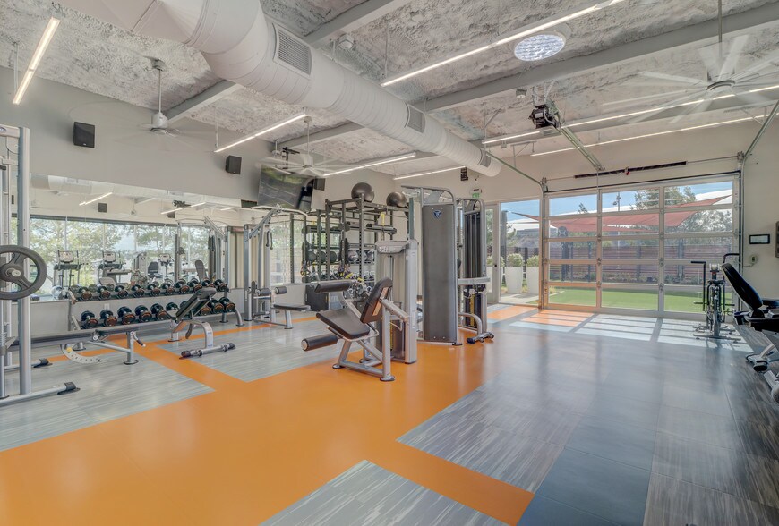 More Photos Of 4930 Directors Pl, San Diego Unknown For Lease