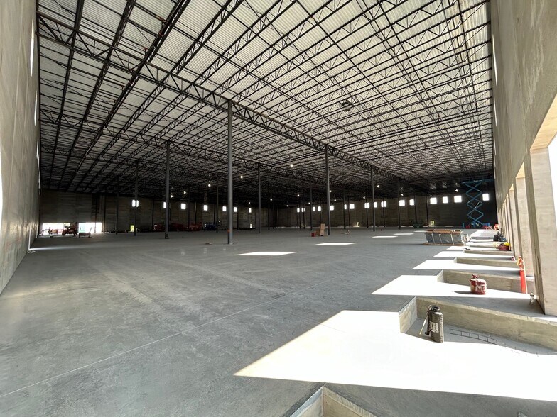 More Photos Of 200 Murray Hill Pky, East Rutherford Distribution For Lease