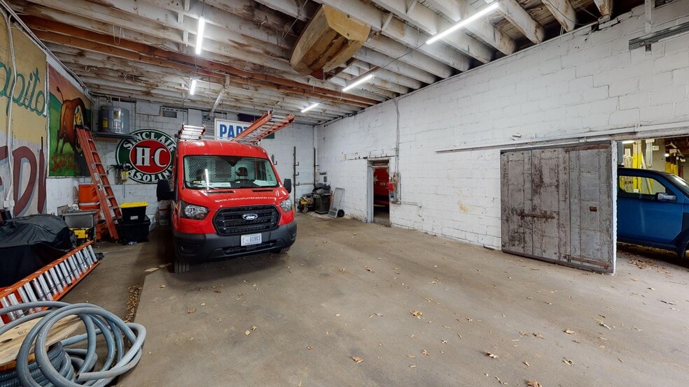 More Photos Of 3501 37th St, Mount Rainier Contractor Storage Yard For Lease