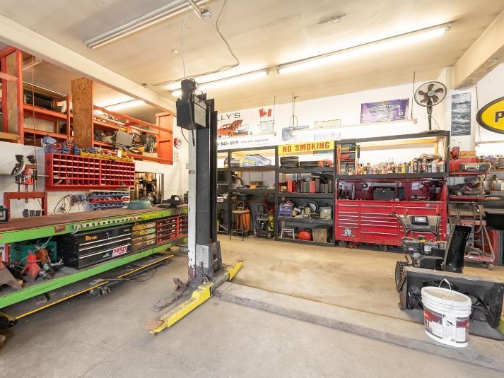 More Photos Of 871 Shepherd St E, Windsor Service For Sale