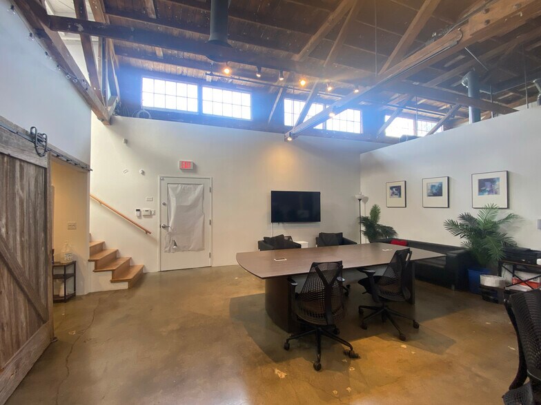 More Photos Of 210-226 Main St, Venice Storefront Retail Office For Lease
