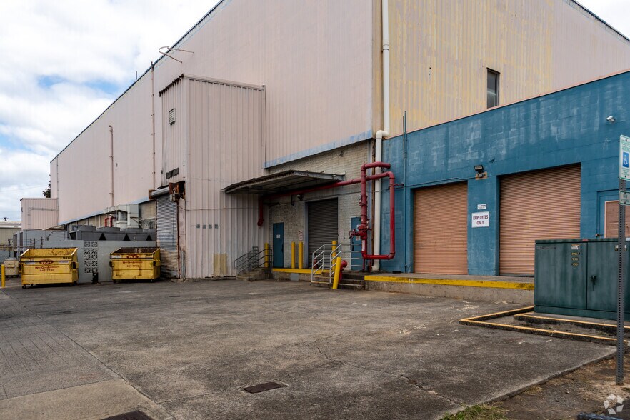 More Photos Of 1505 Dillingham Blvd, Honolulu General Retail For Lease