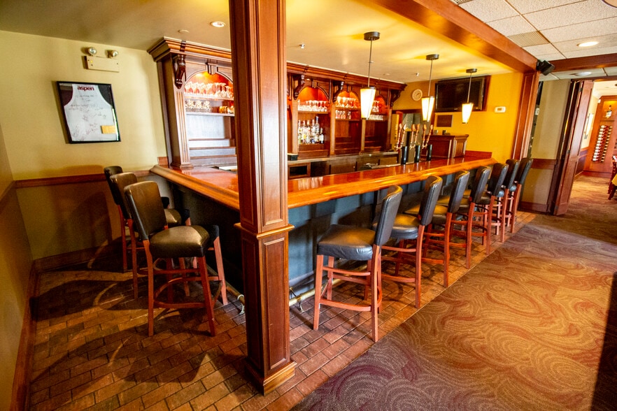 More Photos Of 5402 Portage Rd, Portage Restaurant For Lease