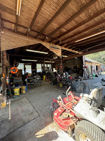 More Photos Of 820 Sligo St, Woodville Auto Repair For Sale