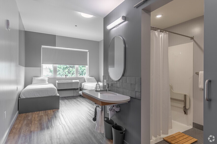 More Photos Of 1616 E Burnside St, Portland Hotel For Sale