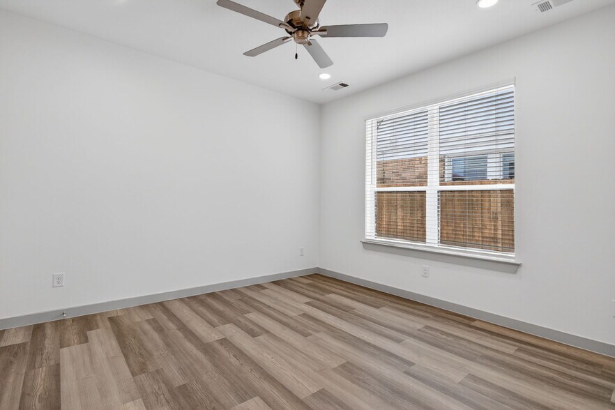 More Photos Of 3133 Cockrell Ave, Fort Worth Apartments For Sale