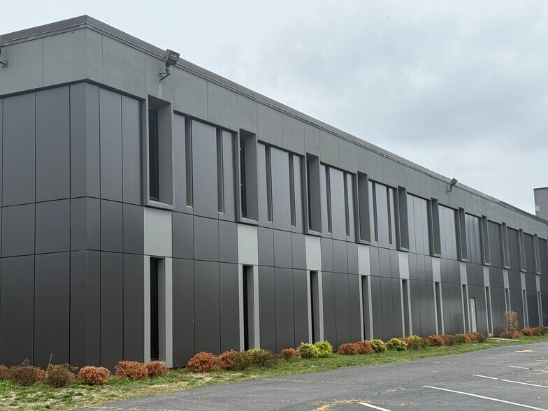 More Photos Of 1201 Valley Brook Ave, Lyndhurst Warehouse For Lease