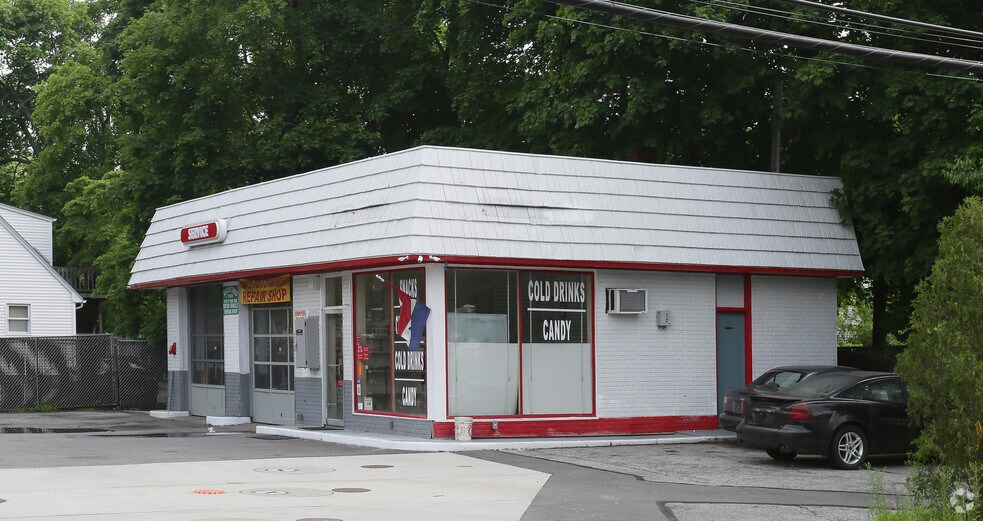 More Photos Of 255 Lake Ave, Saint James Service Station For Lease
