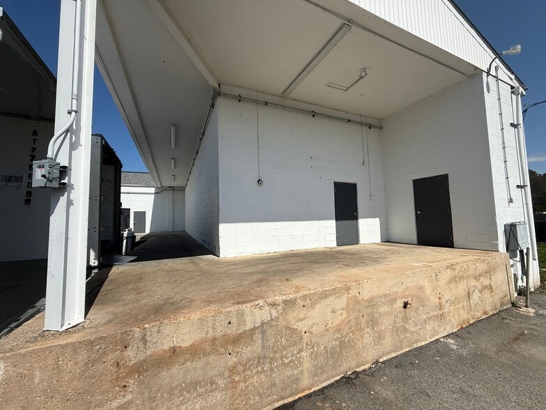 More Photos Of 175 Willow St, Toughkenamon Warehouse For Lease