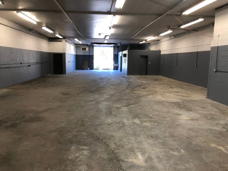 More Photos Of 44827 Old Ox Rd, Sterling Warehouse For Lease