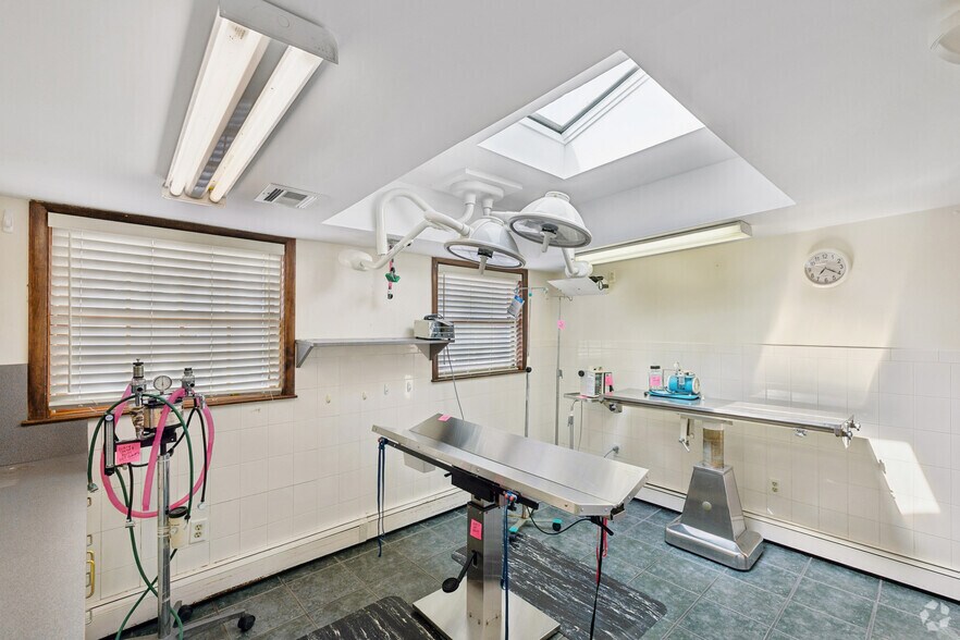 More Photos Of 262 Main St, Madison Veterinarian Kennel For Sale